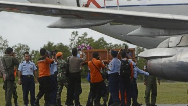 EVAKUASI KORBAN AIRASIA QZ8501: KNKT Berbagai Negara dalam Perjalanan Menuju Indonesia