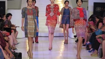 Koleksi Spring-Summer Alleira Batik Bermotif Bunga