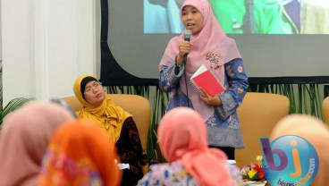 Wisuda S3, Netty Tekankan Pentingnya Pendidikan Bagi Kaum Hawa