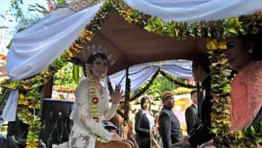 Wah, Kebaya Kutubaru Selvi Ananda Bertabur Berlian