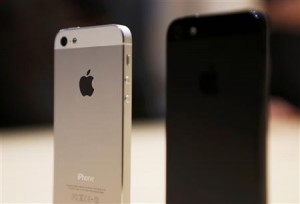 Bercerai, Pria Ini Bagi iPhone 5-nya Menjadi Dua