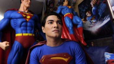Pria Ini Rela Operasi 23 Kali agar Mirip Superman