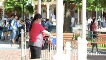 Duh, Turis China Jemur Pakaian Dalam di Disneyland