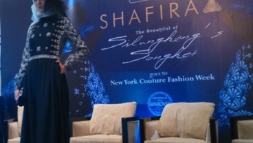 Busana Muslim Berbahan Songket Silungkang Tampil di New York Couture Fashion Week