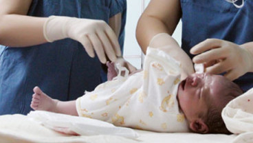 Bayi Baru Lahir Ini Sebenarnya Sudah Berumur 12 Tahun