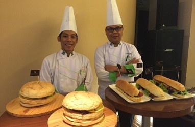 Nikmati Burger Jumbo Ala Hotel Panghegar Bandung, Super Kenyang