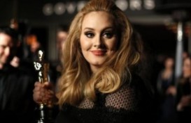 Adele Dinobatkan Sebagai Penulis Lagu Terbaik