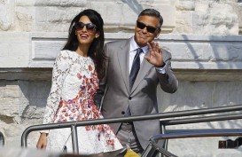 Richard Gere, George Clooney & Salma Hayek Dapat Penghargaan Paus
