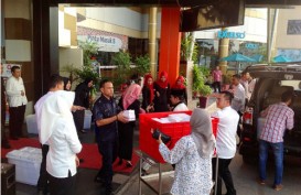 Q Grand Dafam Syariah Banjarbaru Bagi-Bagi Tajil Gratis