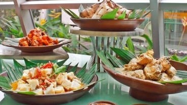 Ketupat Isi Daging ala HARRIS Hotel & Festival Citylink Bandung