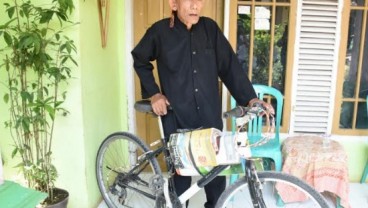 Abah Uju, Perpustakaan Keliling Asal Gunung Hejo Purwakarta