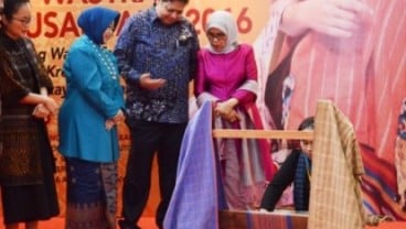 Tenun Bakal Diangkat Sejajar Dengan Batik