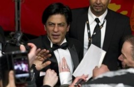 Shah Rukh Khan Ditahan di Bandara Los Angeles