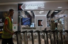 Kalashnikov Si Pembuat AK-47 Jualan Cendera Mata di Bandara Moskow