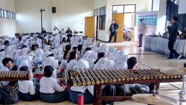 Bio Farma Tularkan Ilmu Tata Kelola Keuangan ke Siswa SMKN 1 Bandung