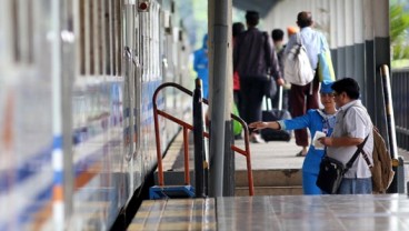 11 Kereta Alami Keterlambatan Akibat Banjir & Longsor