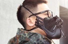 Perancang China Bikin Masker dari Sepatu Seharga Rp134 Juta