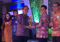 Bio Farma Sabet Penghargaan 'Best Sustainability Report Category Manufactures'