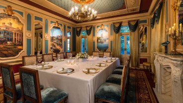 Disneyland Tawarkan Jamuan Makan Malam Rahasia Senilai Rp200 Juta