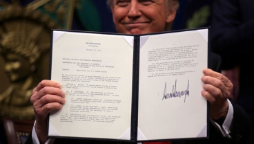 Membaca Karakter Donald Trump Lewat Tulisan Tangannya