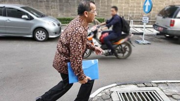Suap Emirsyah Satar : KPK Periksa 3 Saksi
