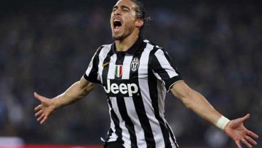 Milan Siap Lewati Palace Boyong Martin Caceres