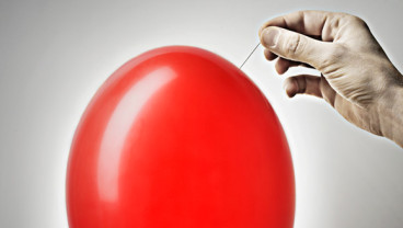 Suka Iseng Meletuskan Balon? Ternyata Ini Dampaknya