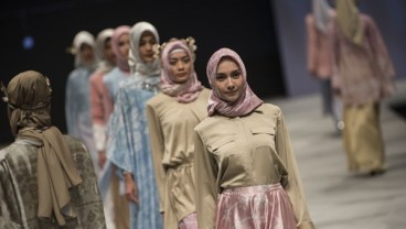 INDONESIA FASHION WEEK 2017: Lima Desainer Pamerkan Tren Busana Syar'i