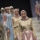 INDONESIA FASHION WEEK 2017: Lima Desainer Pamerkan Tren Busana Syar'i