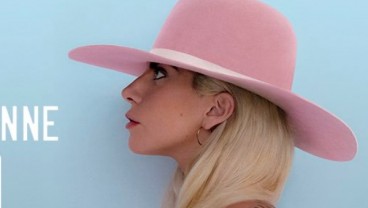 Lady Gaga Sindir Trump, Ini Komentar Hillary Clinton