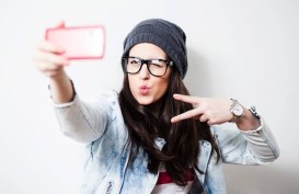 Orang Yang Hobi Selfie Anggap Dirinya Menarik