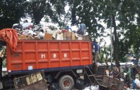 71 Truk Sampah di Bekasi Rusak