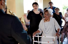 Wow, Wanita 106 Tahun Bertunangan dengan Pria 66 Tahun