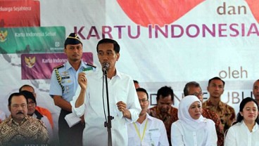 Jokowi Bagikan KIS & PKH di Ambon