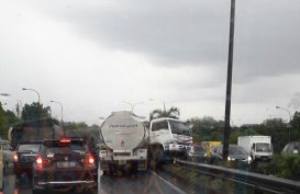 Truk Tabrak Pembatas Jalan Tol Pluit Arah Priok, Lalulintas Padat