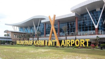 Runway Bandara Sultan Syarif II Diperbaiki, Penerbangan Terganggu