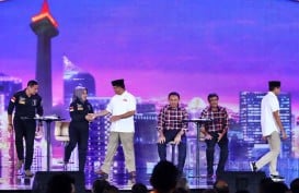 Beres Debat: Agus Cium Tangan Bu Ani, Ahok-Djarot dan Anies-Sandi Selfie Bareng Pendukung