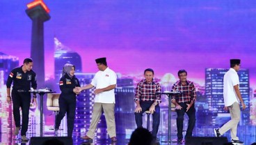 Beres Debat: Agus Cium Tangan Bu Ani, Ahok-Djarot dan Anies-Sandi Selfie Bareng Pendukung