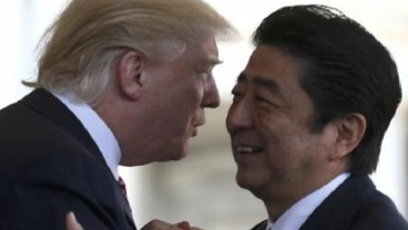 Trump dan Abe Tentukan Masa Depan di Lapangan Golf