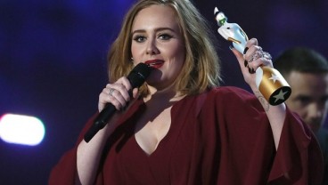 GRAMMY AWARDS: "Hello" Adele Gebrak Panggung Grammy