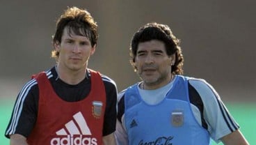 Maradona & Messi Tampil Bareng di Nigeria