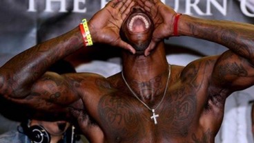 Petinju Deontay Wilder Taklukkan Alexander Povetkin di Luar Ring