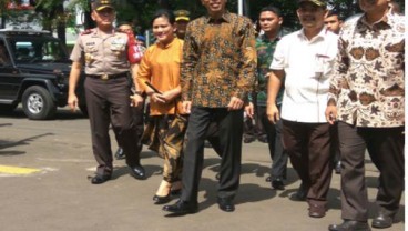 QUICK COUNT PILGUB DKI 2017: Presiden Jokowi Mencoblos di TPS 4