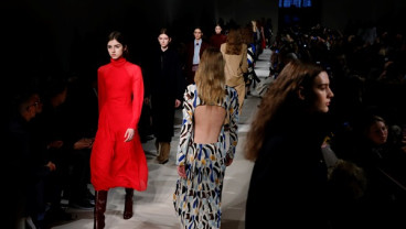Koleksi Terbaru Victoria Beckham di New York Fashion Week 2017