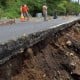 Jalan Dekat Waduk Darma Longsor, Jalur Kuningan-Majalengka Terputus Total