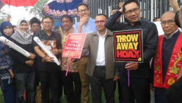 Ini 5 Butir Deklarasi #BDGHantamHoax yang Dibacakan Ridwan Kamil di Tengah Hujan