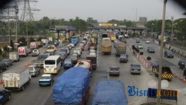 Hujan Deras, Tol Dalam Kota Padat Merayap, Arah Tanjung Priok Macet Total