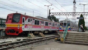 Sempat Terganggu Karena Hujan, Simak Rincian Layanan KRL