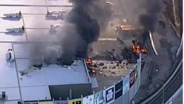 Pesawat Tabrak Gedung Bandara Melbourne. 5 Orang Tewas