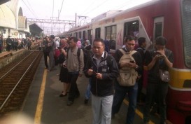 Lintasan KRL di Kampung Bandan, Jakarta Kota, Tebet & Kalideres-Rawa Buaya Terendam Air